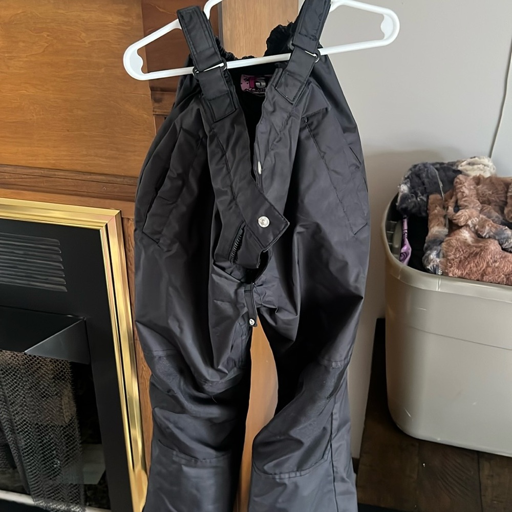 Girls snow pants size 10/12.